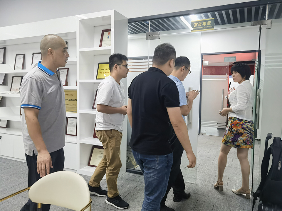 久信達歡迎添可智能看廠，為您帶來環(huán)保包裝解決方案(圖2)